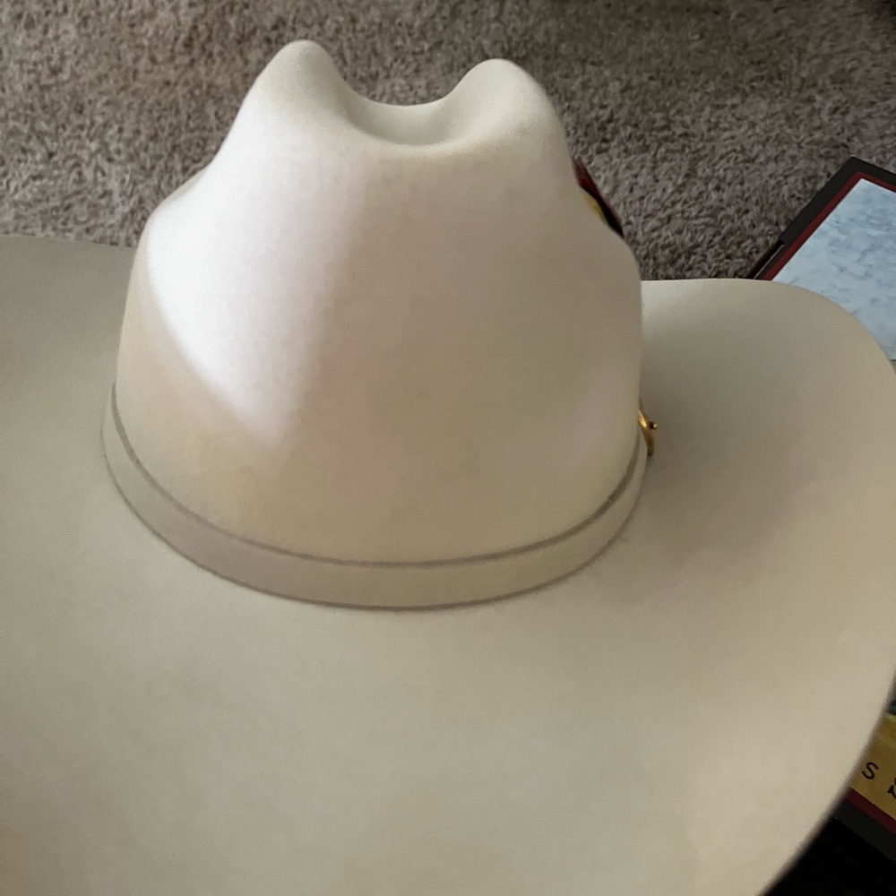 Stetson felt white off-color special edition from Los Tigres del Norte.